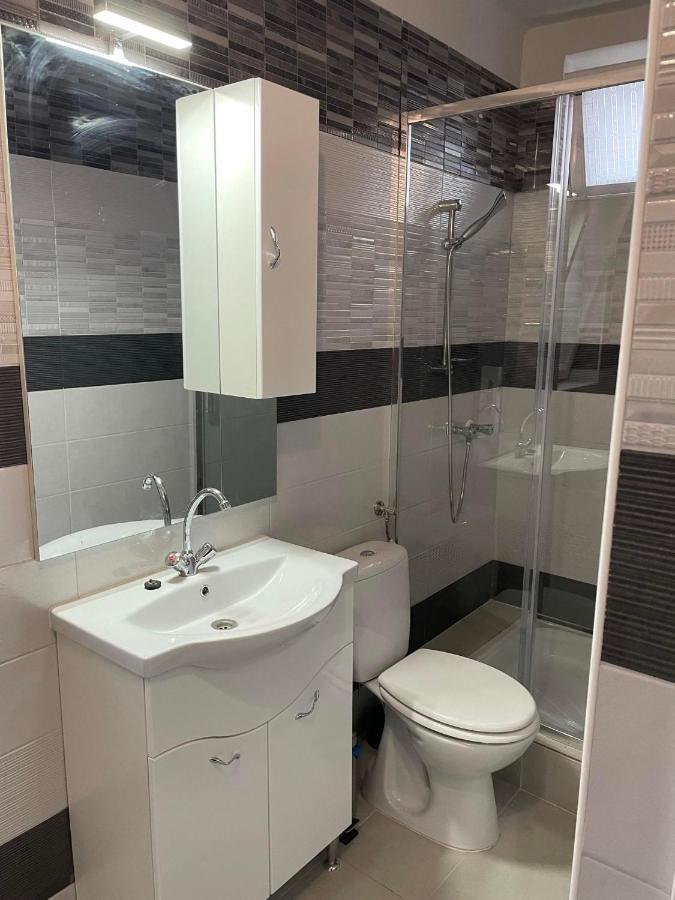 Adam Apartman Hajduszoboszlo Bagian luar foto