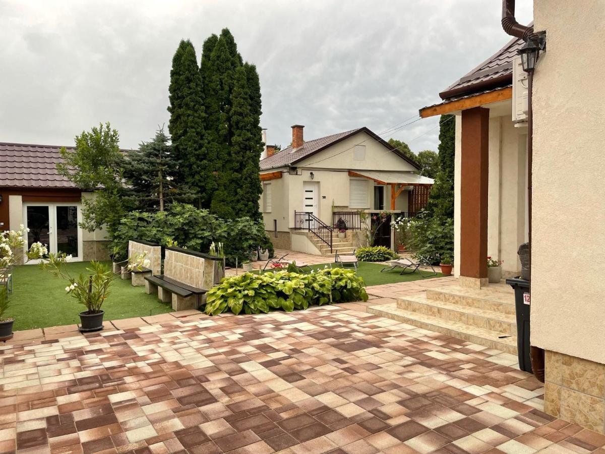 Adam Apartman Hajduszoboszlo Bagian luar foto