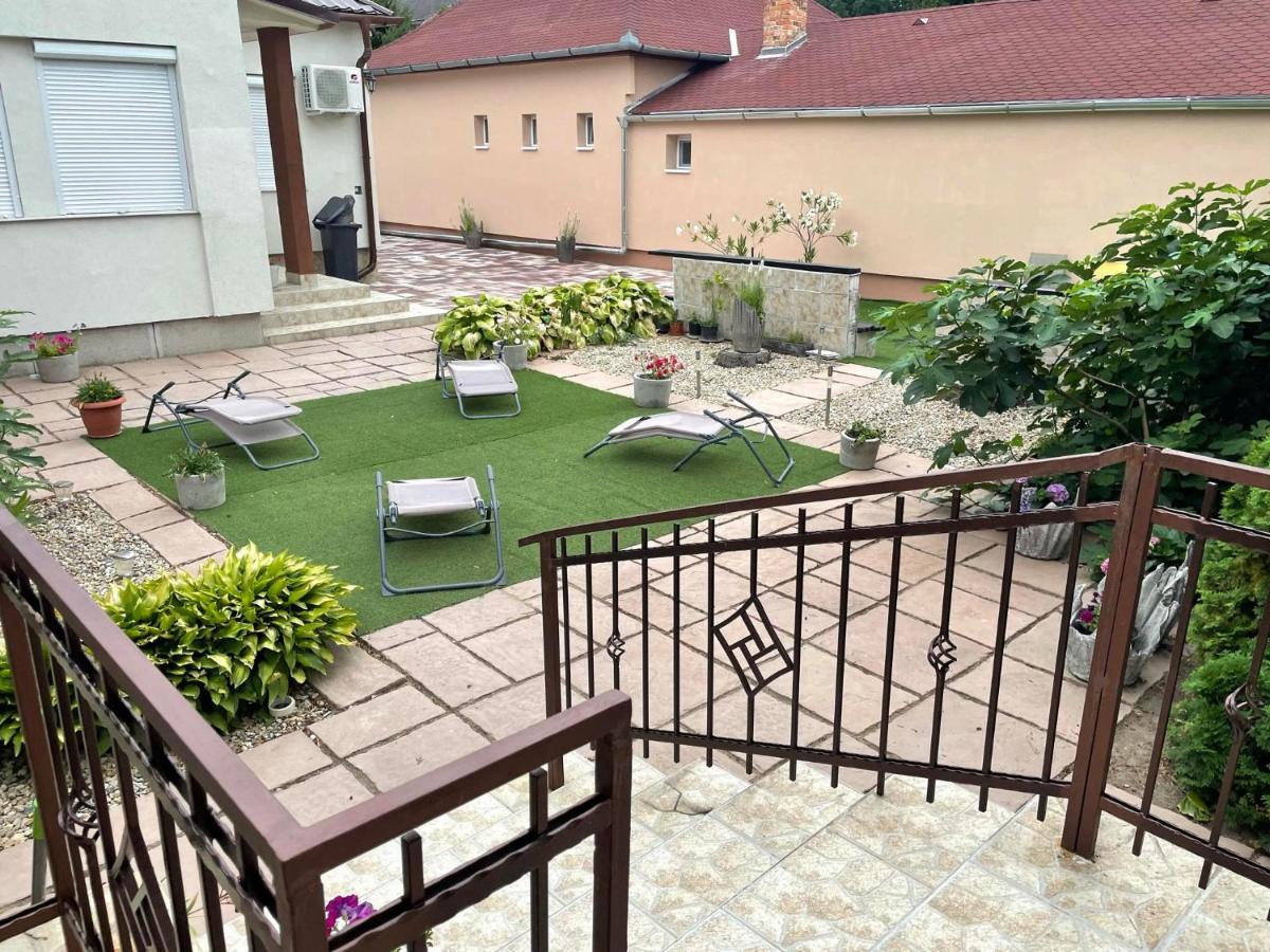 Adam Apartman Hajduszoboszlo Bagian luar foto