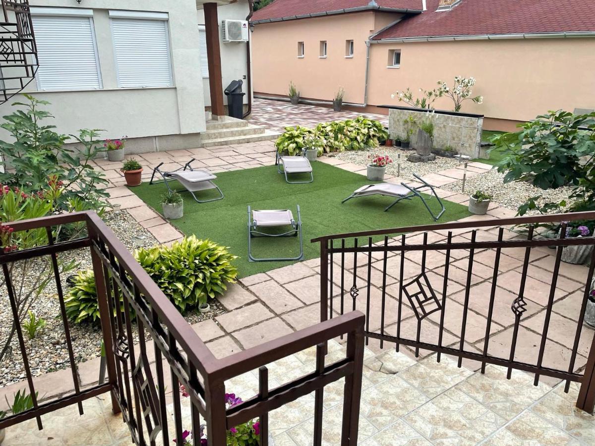Adam Apartman Hajduszoboszlo Bagian luar foto