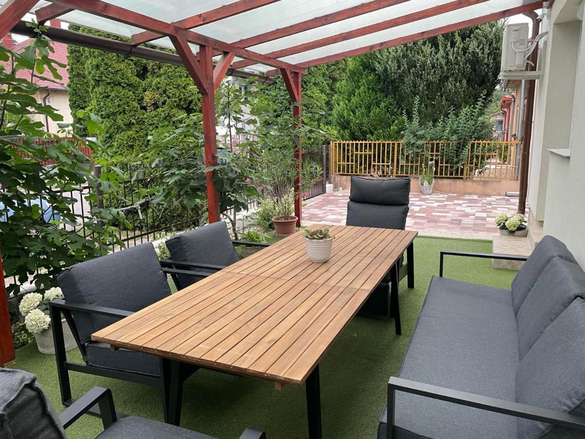 Adam Apartman Hajduszoboszlo Bagian luar foto