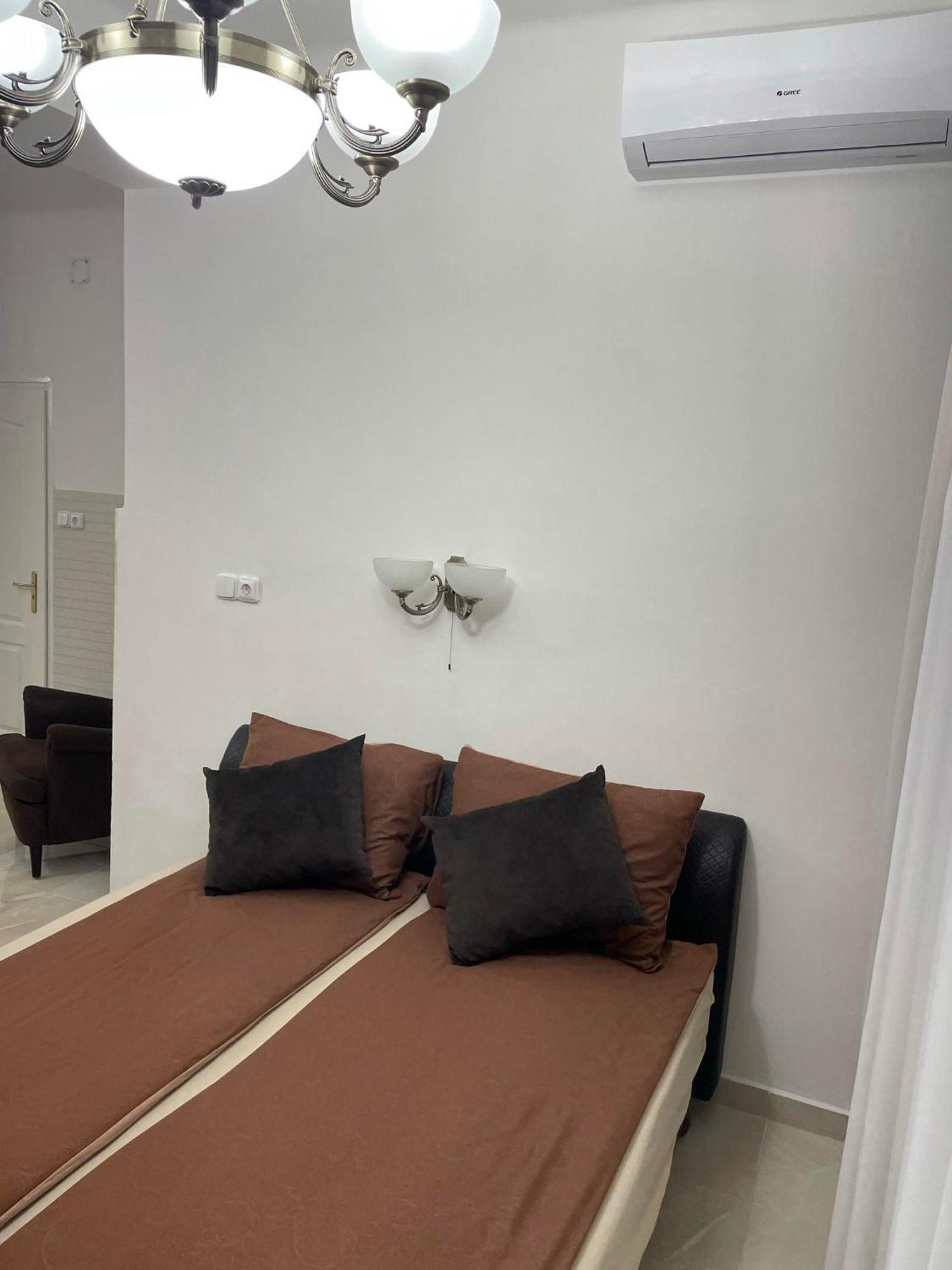 Adam Apartman Hajduszoboszlo Bagian luar foto