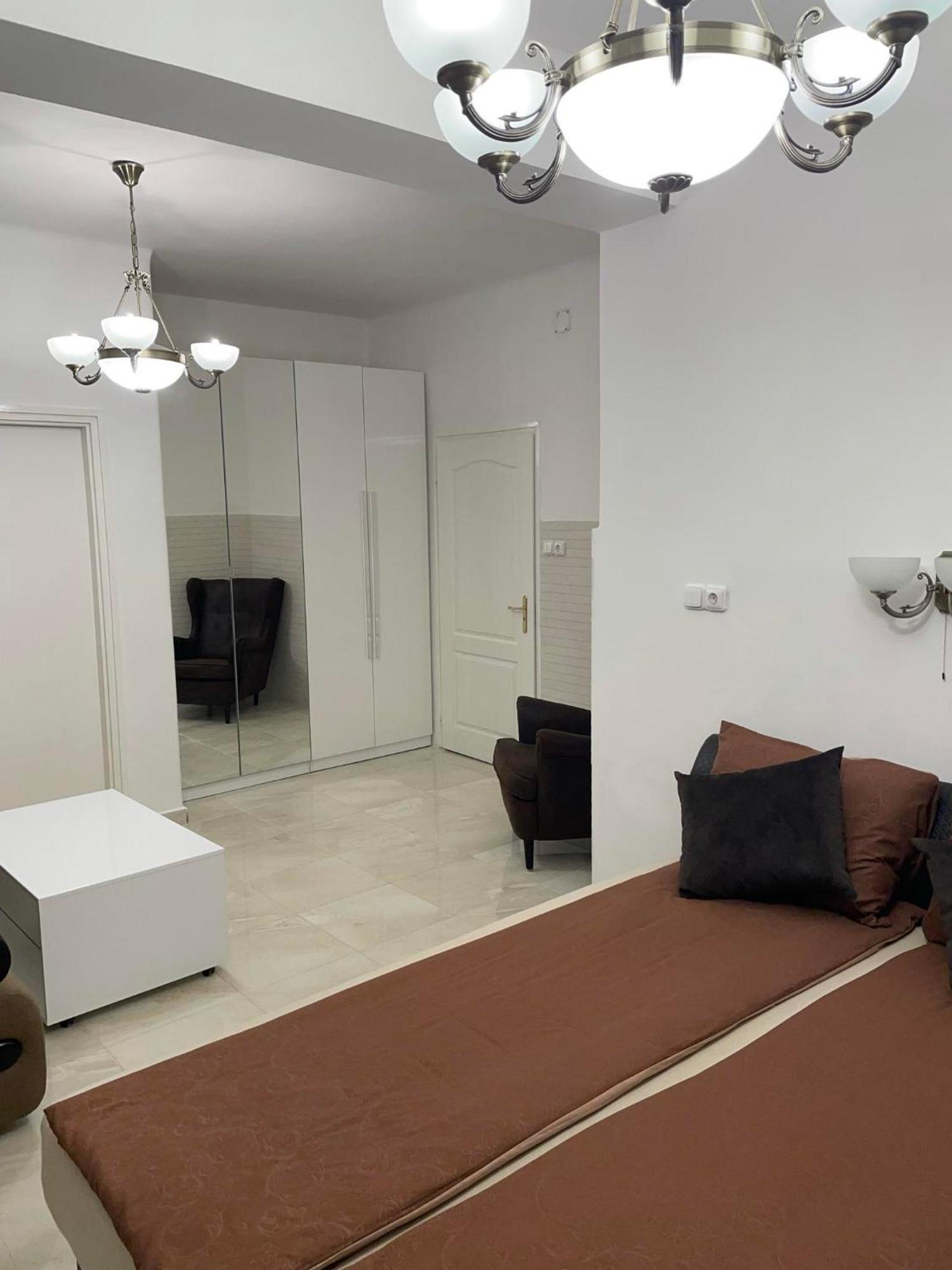 Adam Apartman Hajduszoboszlo Bagian luar foto
