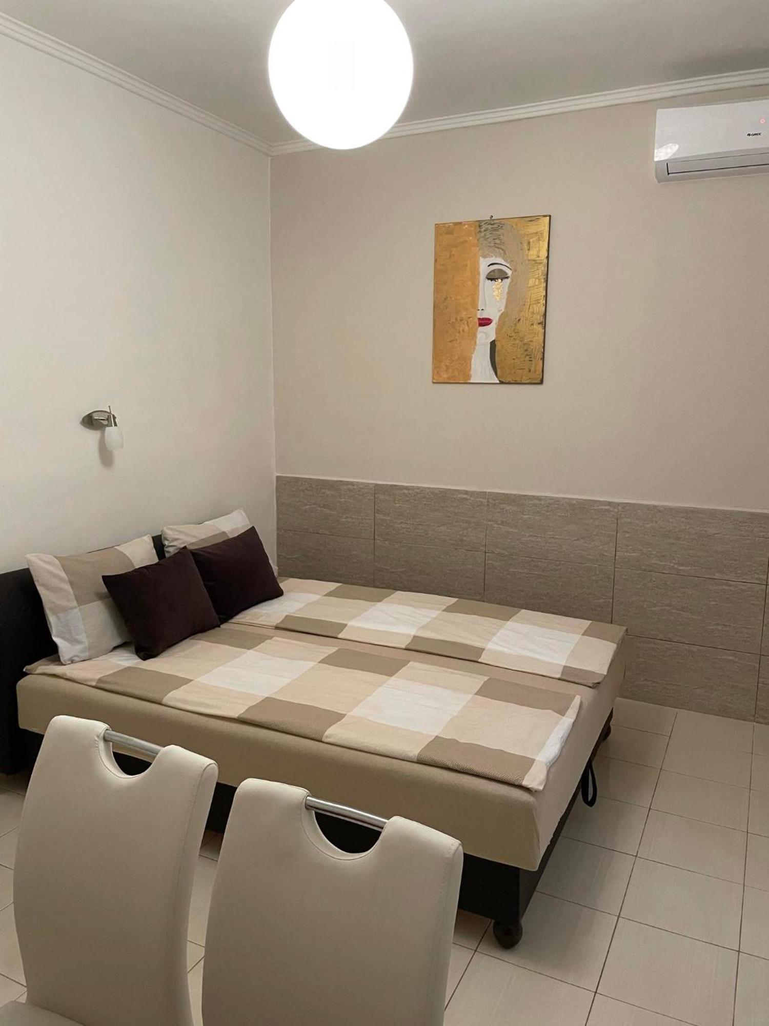 Adam Apartman Hajduszoboszlo Bagian luar foto