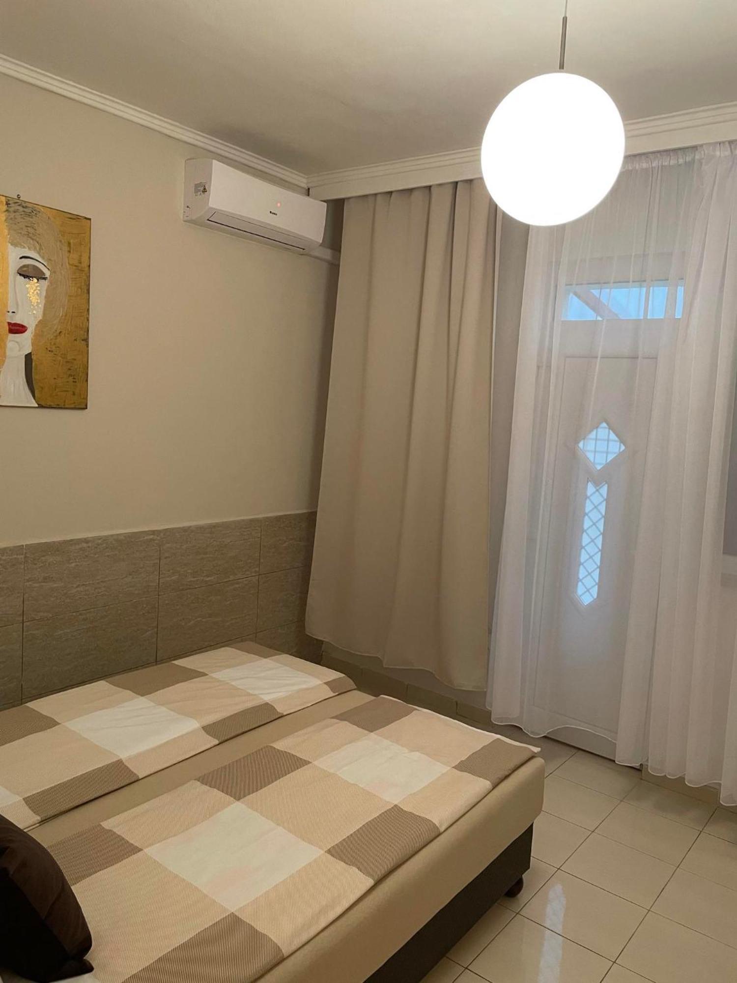 Adam Apartman Hajduszoboszlo Bagian luar foto
