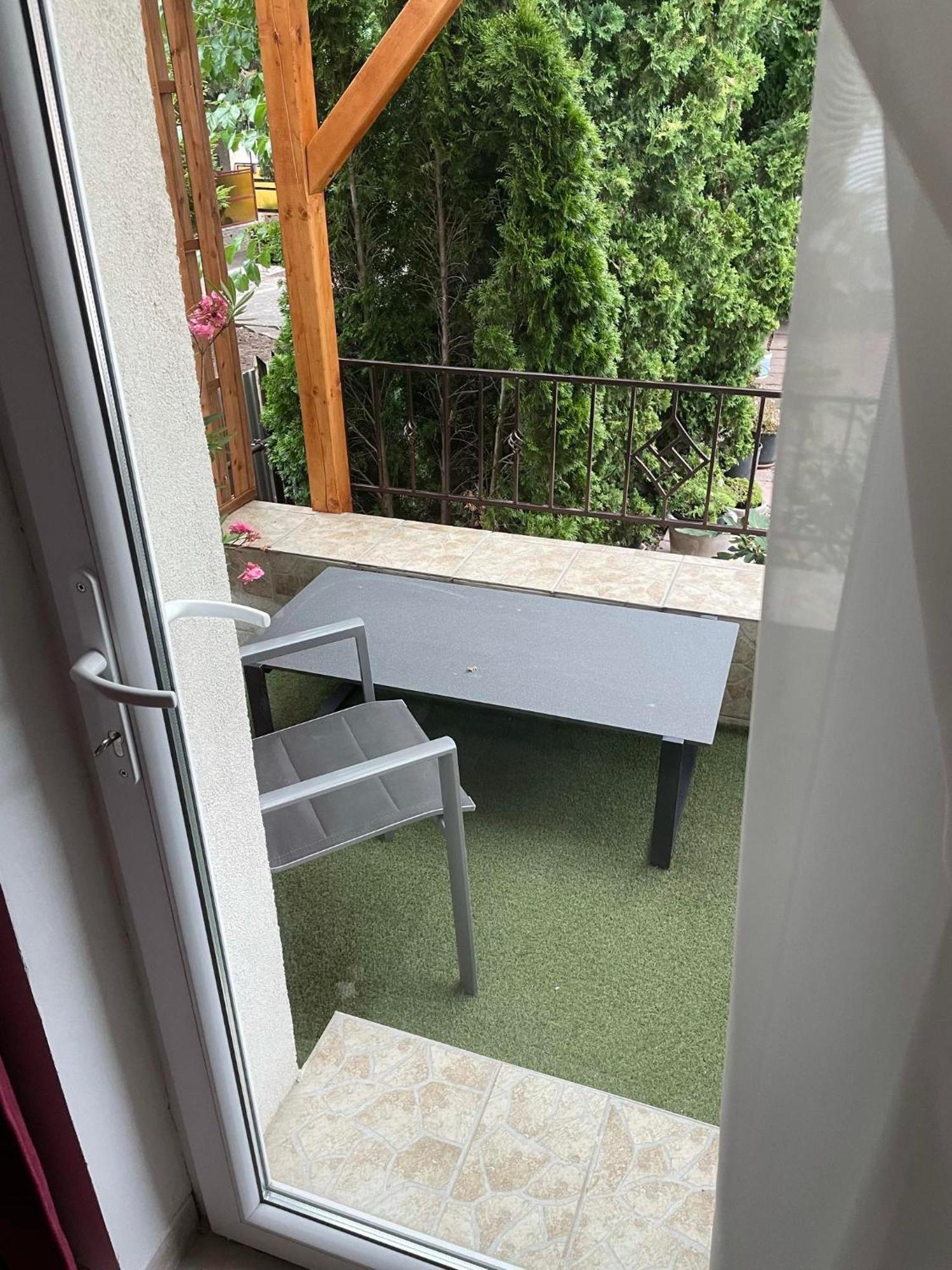 Adam Apartman Hajduszoboszlo Bagian luar foto