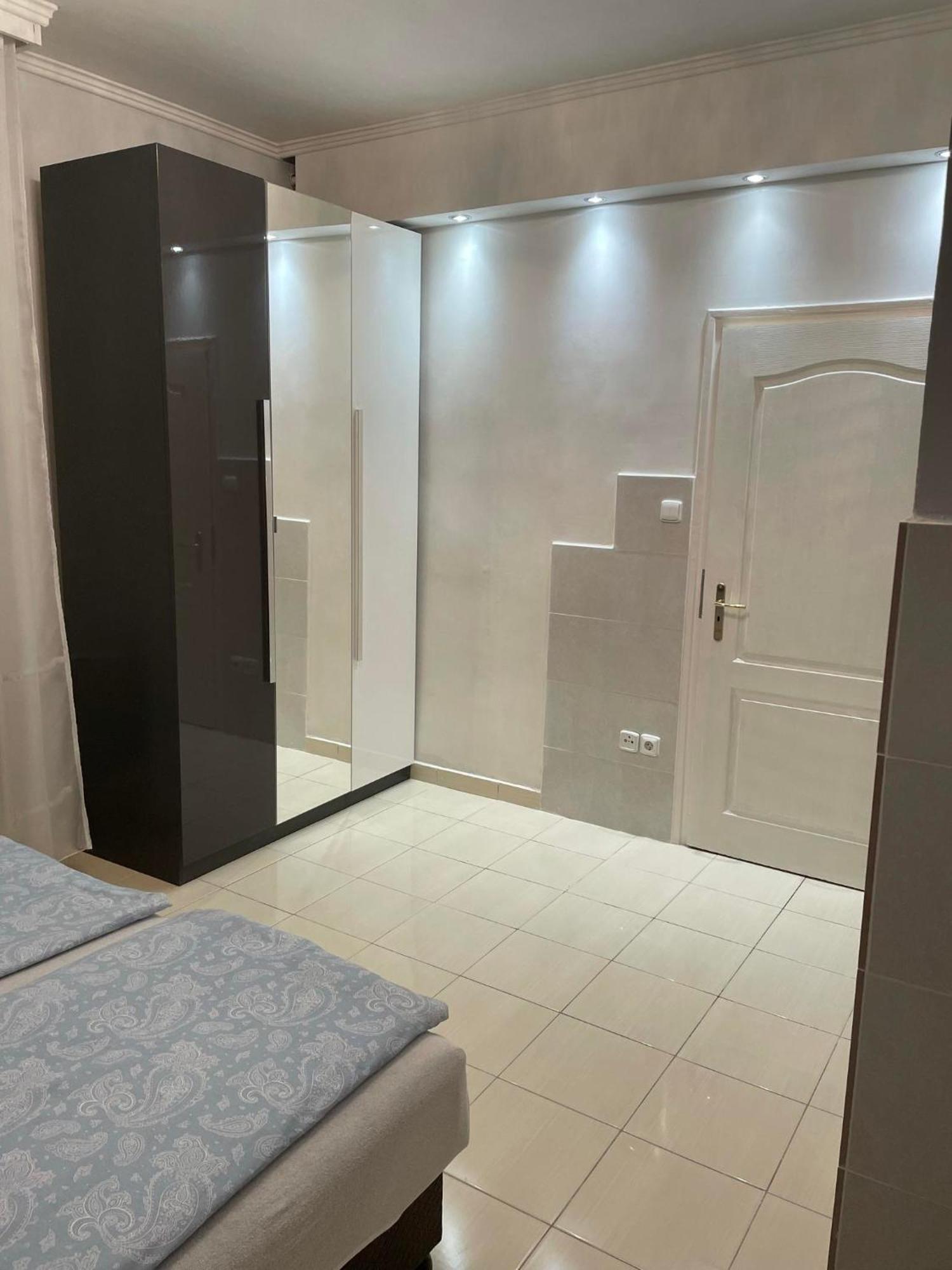 Adam Apartman Hajduszoboszlo Bagian luar foto