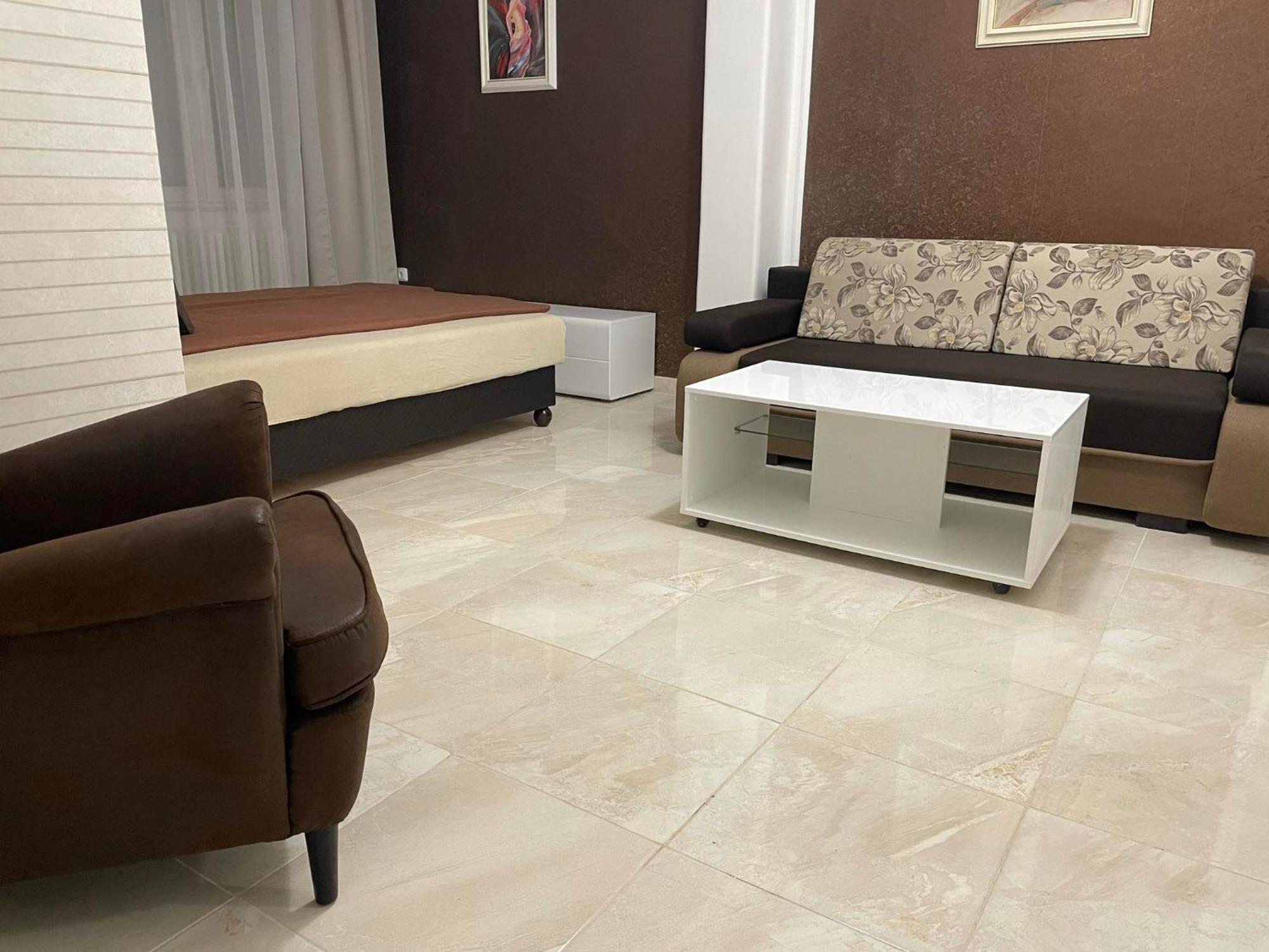 Adam Apartman Hajduszoboszlo Bagian luar foto