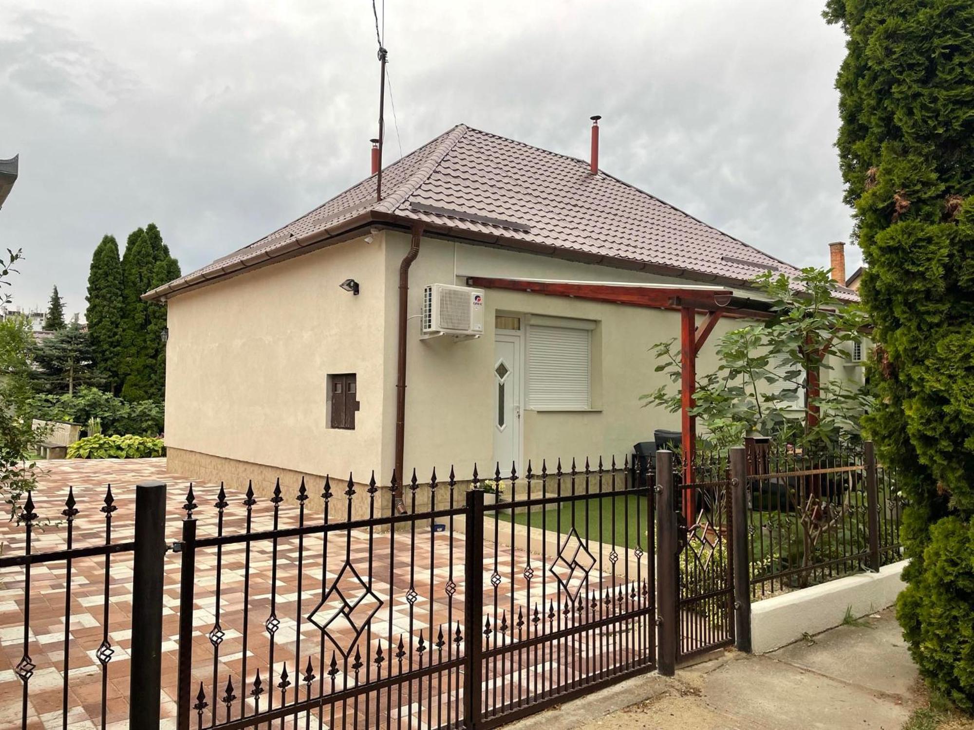 Adam Apartman Hajduszoboszlo Bagian luar foto