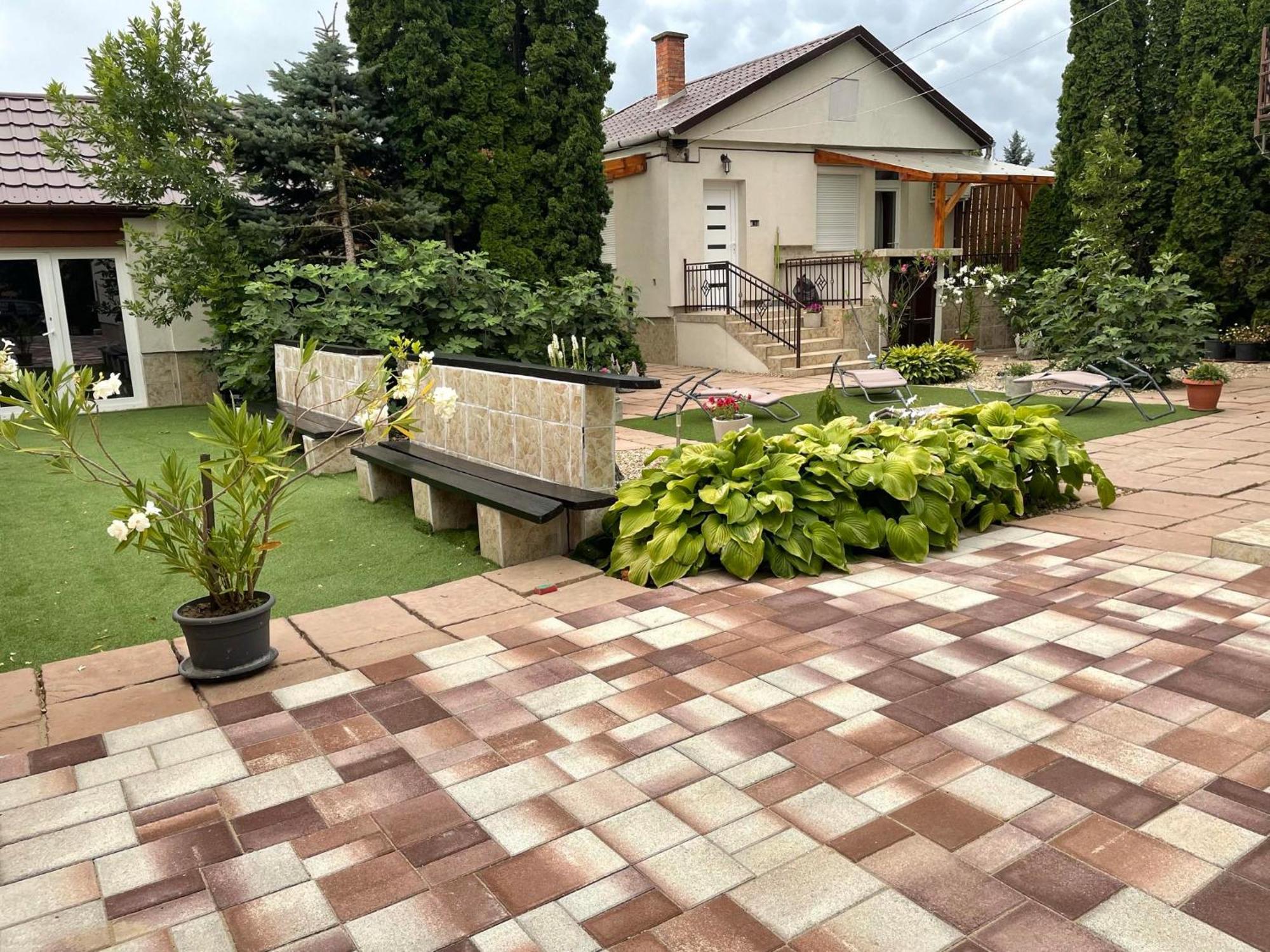 Adam Apartman Hajduszoboszlo Bagian luar foto
