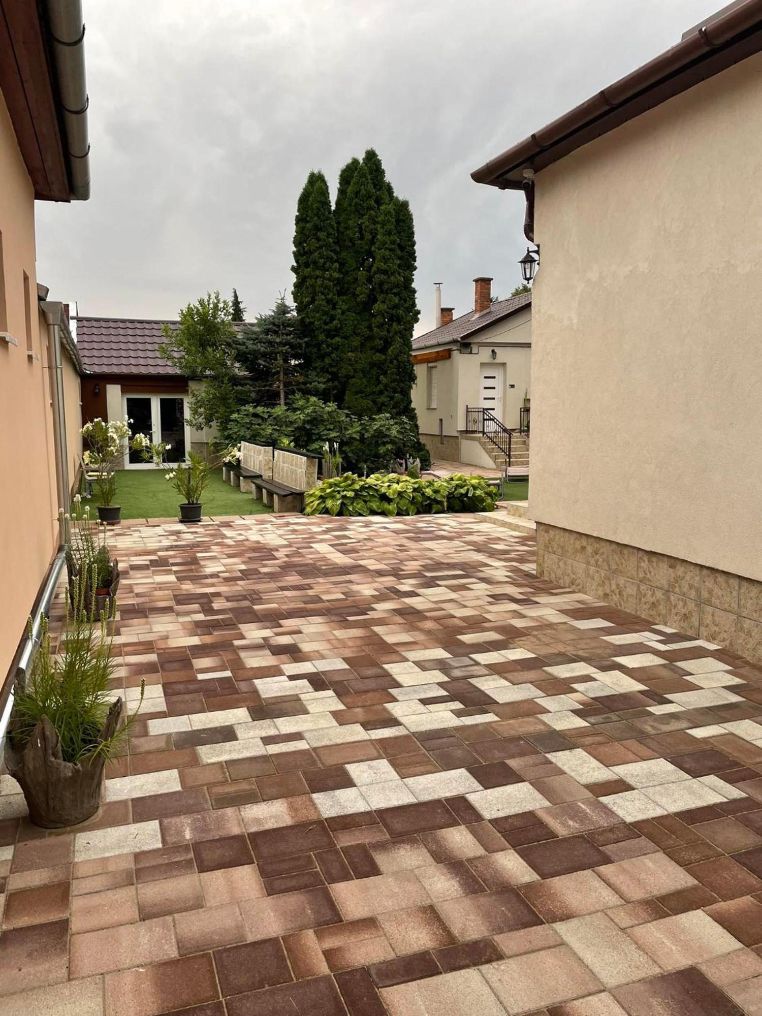 Adam Apartman Hajduszoboszlo Bagian luar foto