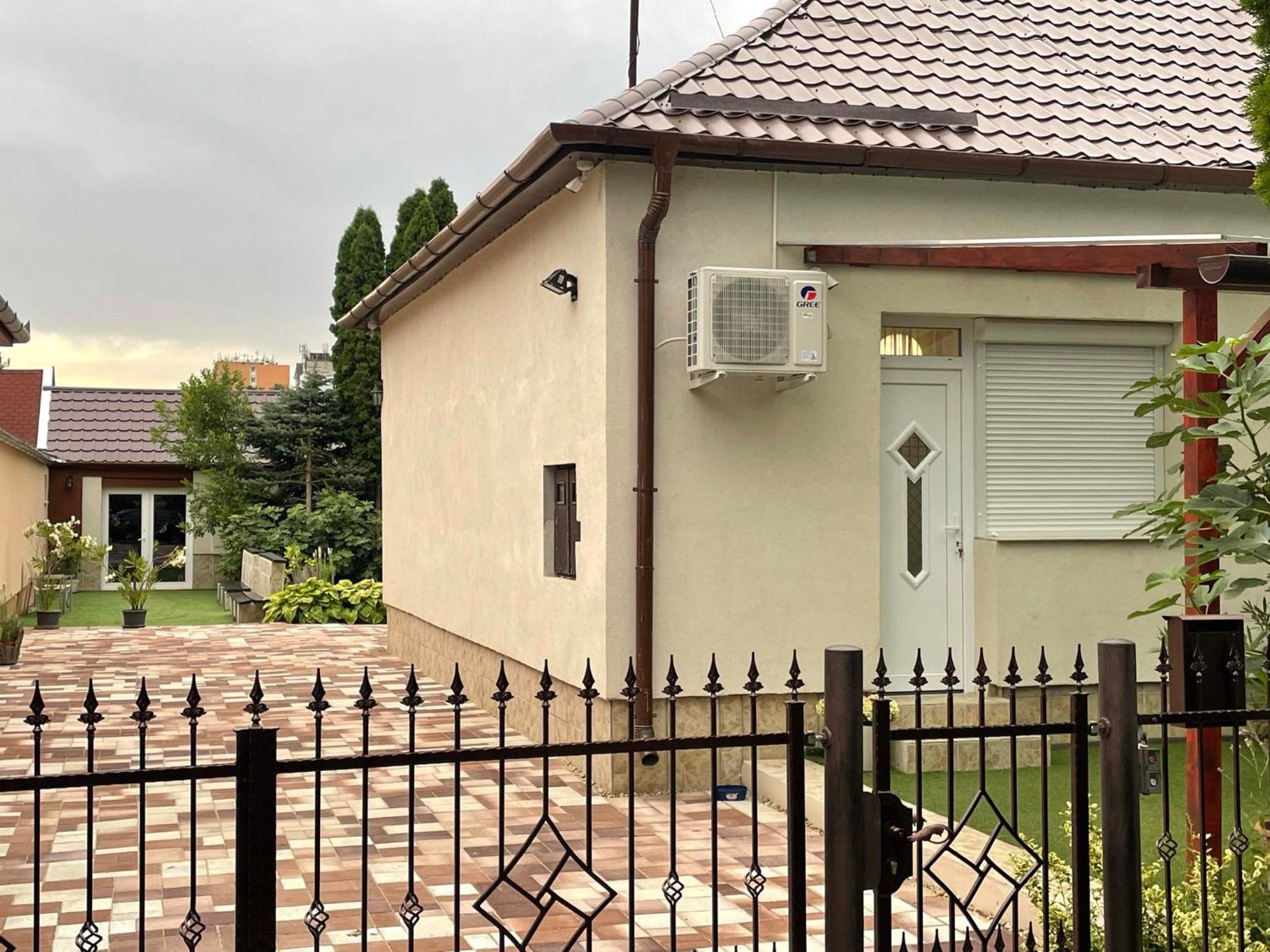 Adam Apartman Hajduszoboszlo Bagian luar foto